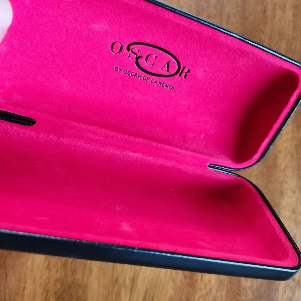 Oscar de la Renta Hard Shell Eyeglass Case Black Exterior Pink Interior